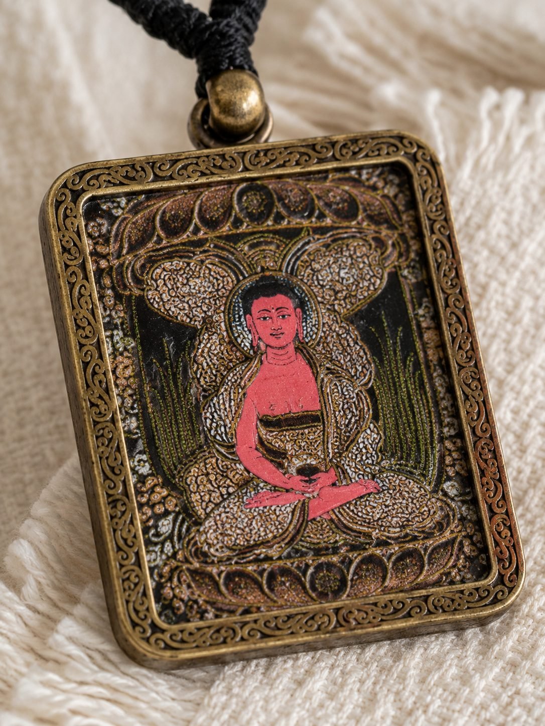 LHARI the dzi reliquary necklace 03