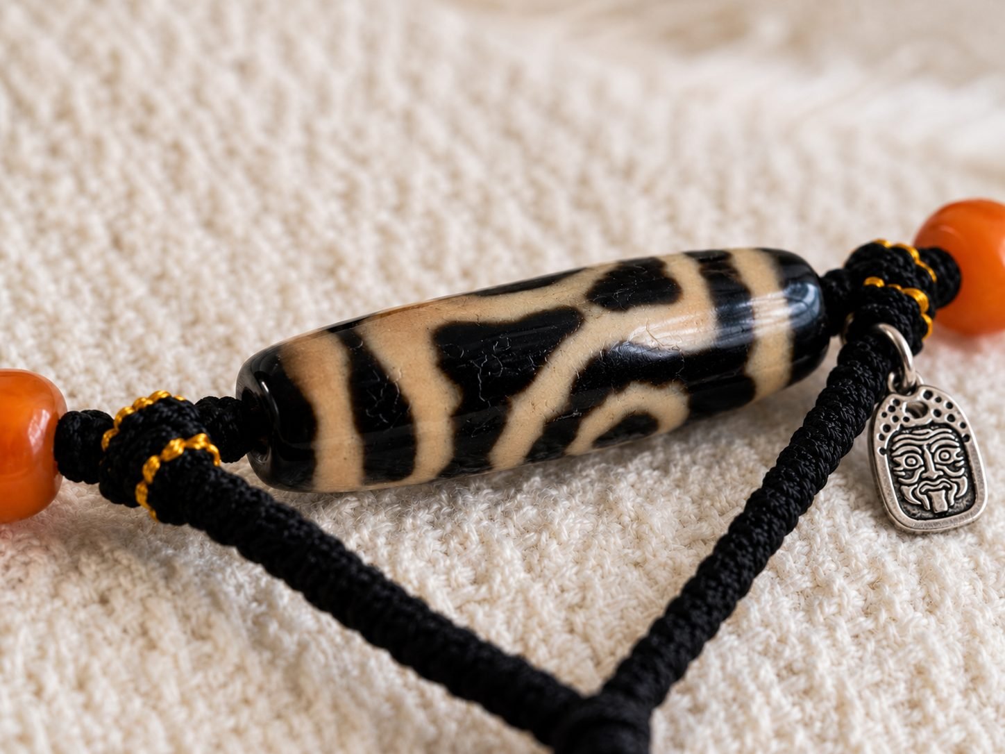LHARI the dzi reliquary necklace 04